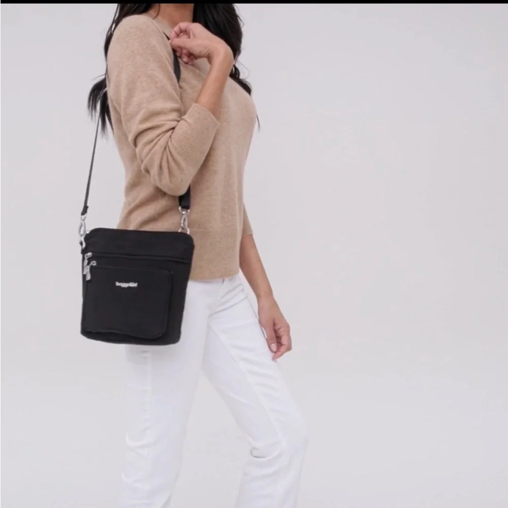 Baggallini Modern Pocket Crossbody - Picture 5 of 10